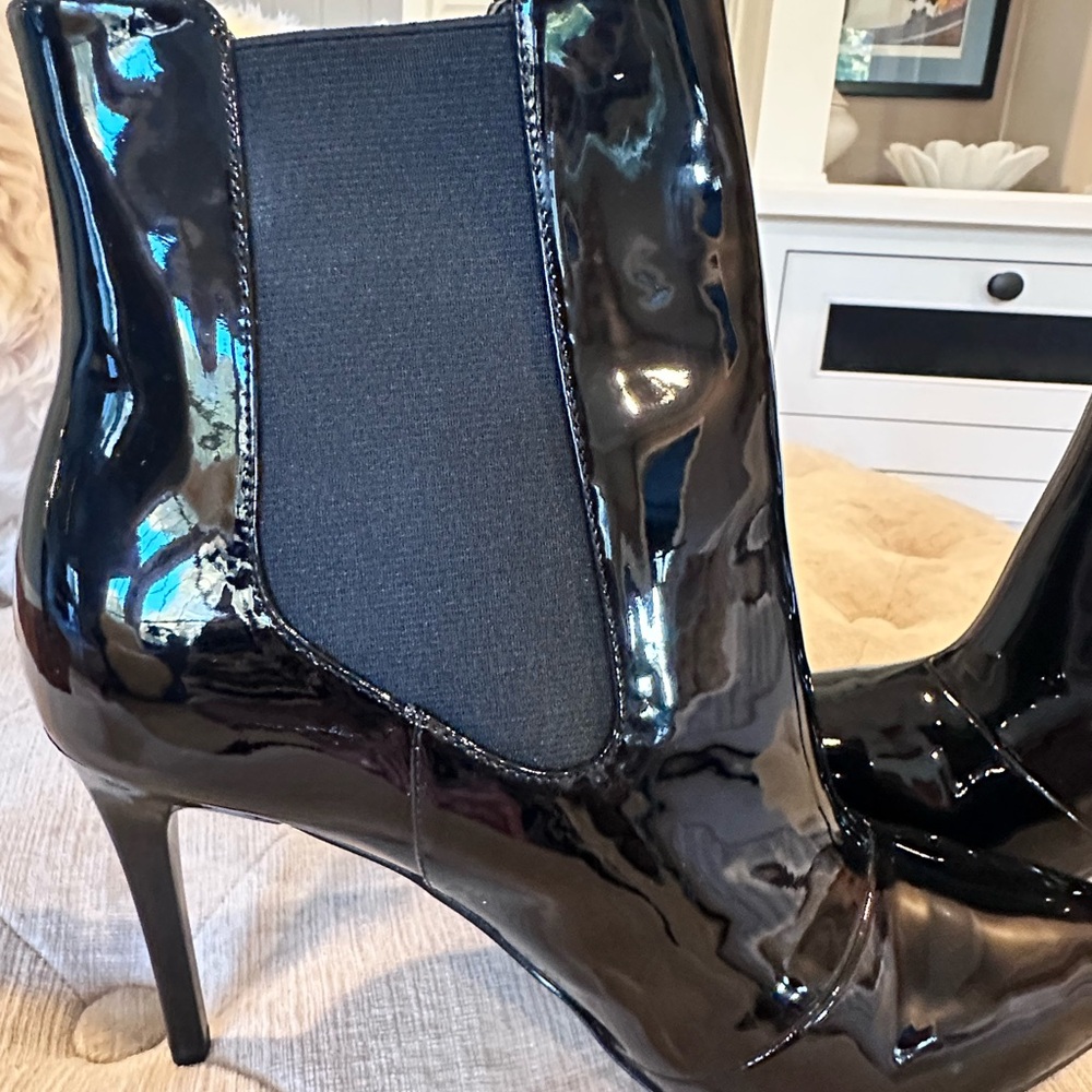 WICKEDLY Good 
Aldo Shiny Black Heeled Ankle boots